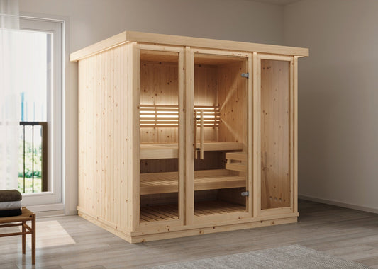 Sauna Interior Grande de madeira com portas de vidro.