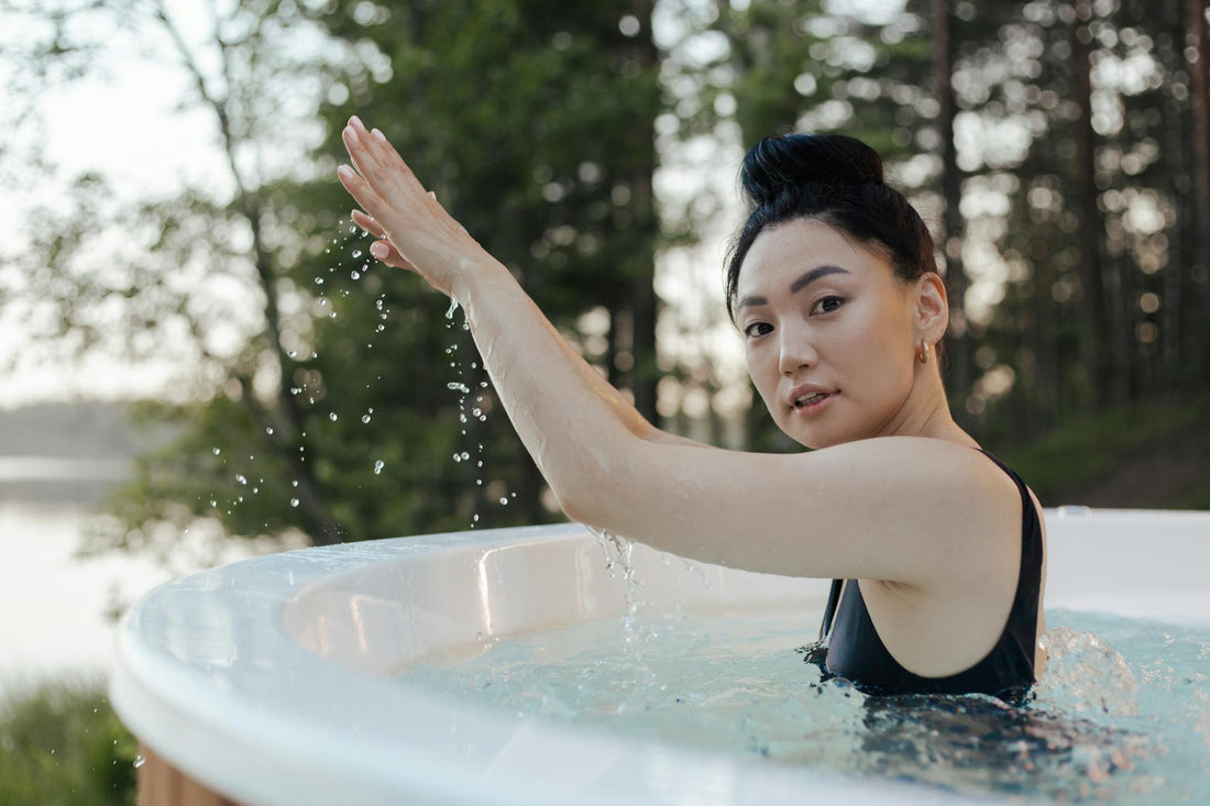 client dans un spa acheté à saunamo