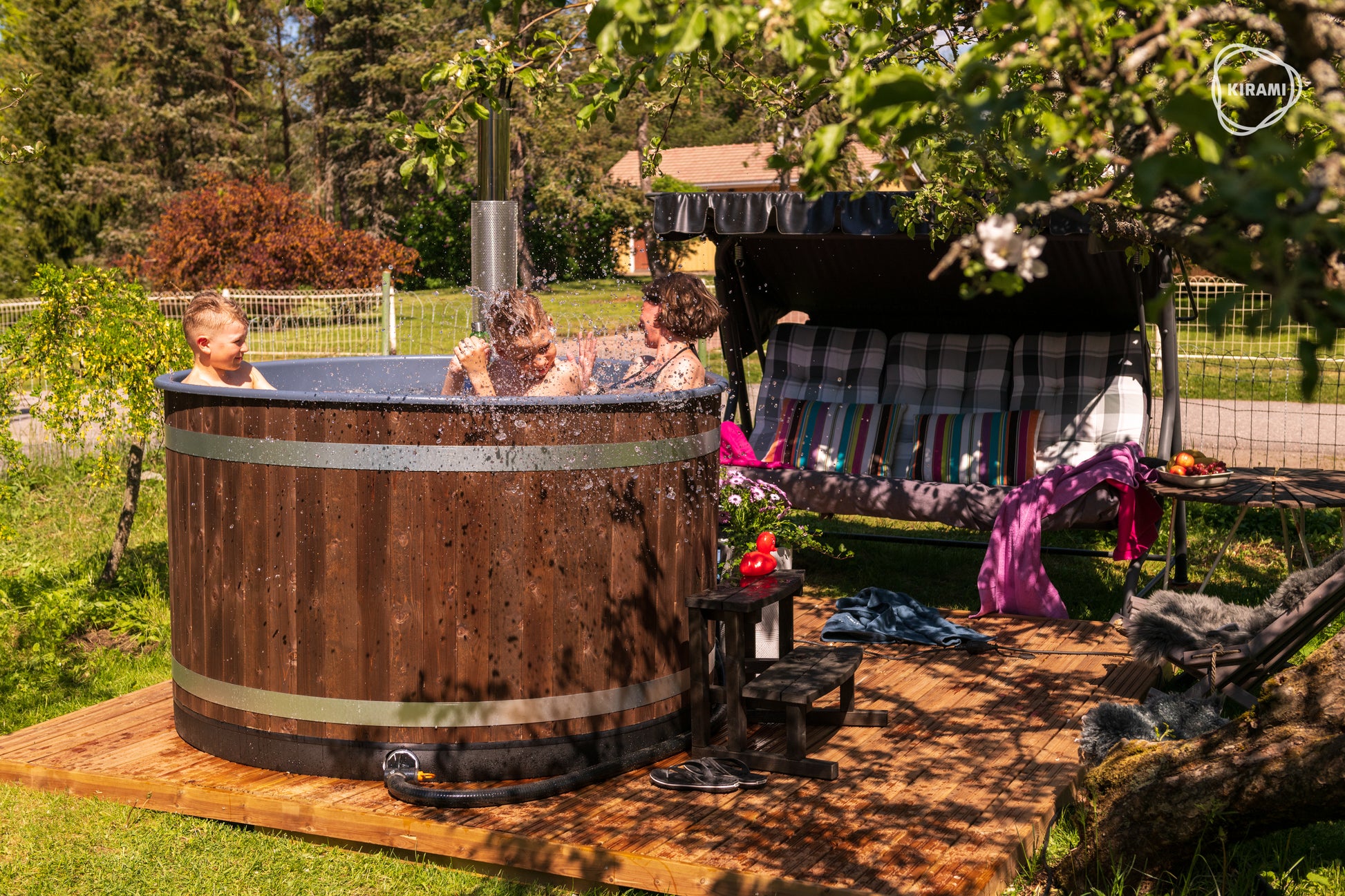 Hazy M Jacuzzi extérieur avec groupe de relaxation.