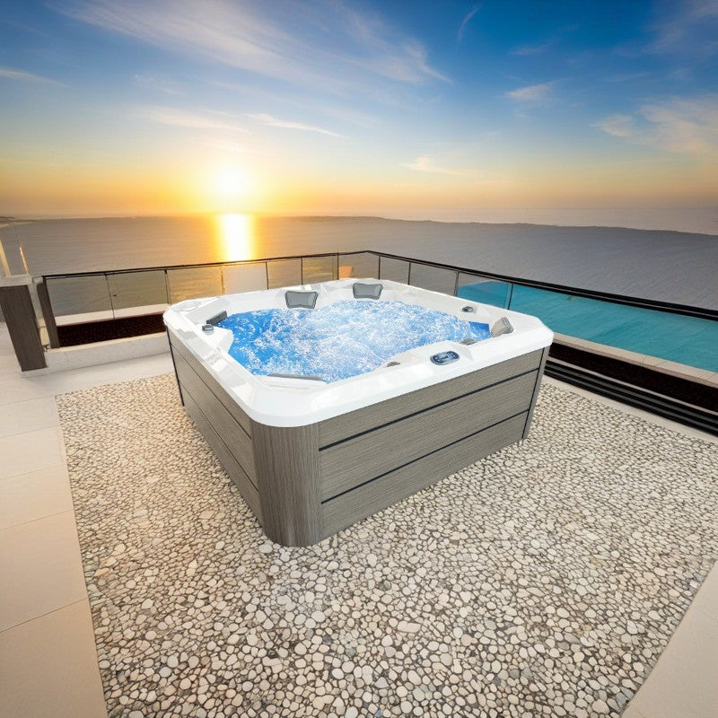 Hydra 200 Jacuzzi sur une terrasse avec vue sur l'océan.