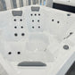 Jacuzzi Hydra 200 avec accents noirs.