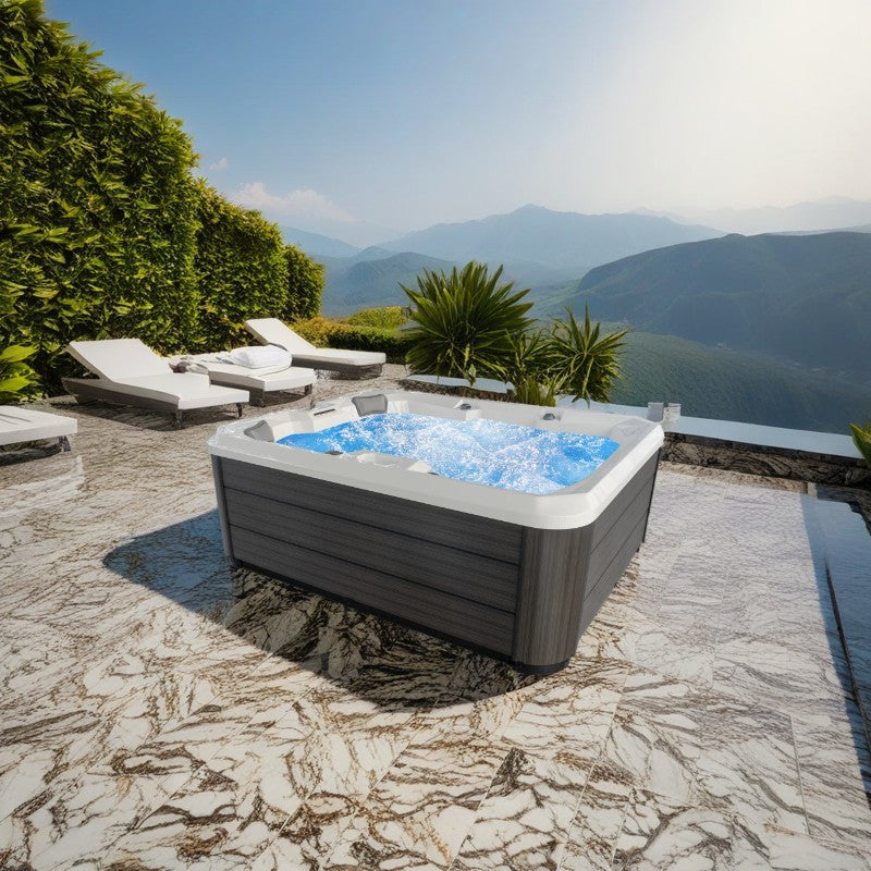 Hydra 170 Jacuzzi sur le patio avec vue sur les montagnes.