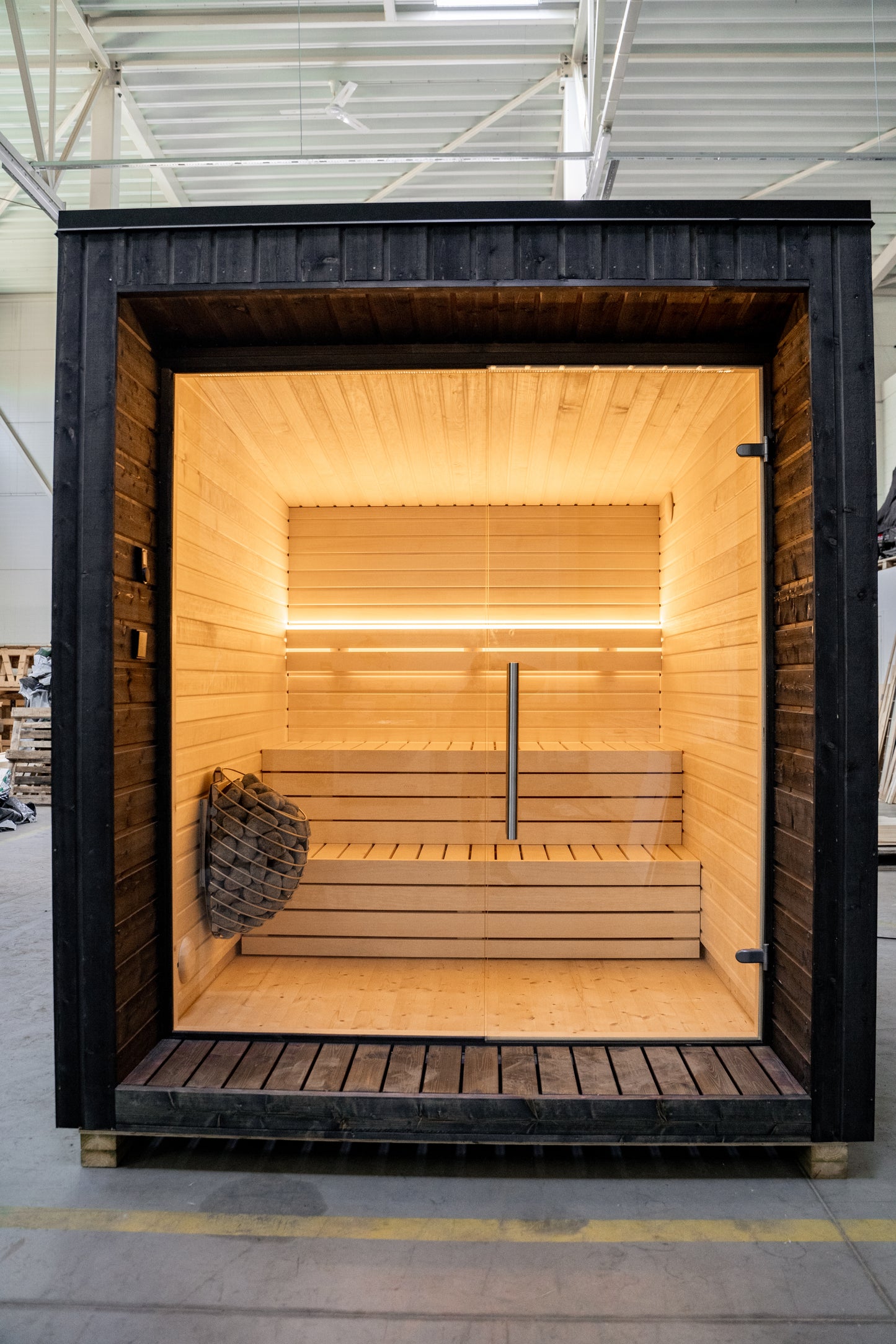 Sauna en bois LUMI, design nordique minimaliste.