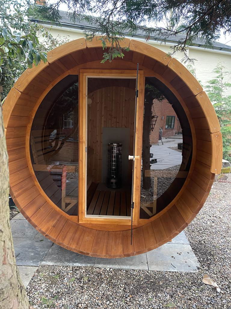 Sauna extérieur en forme de tonneau