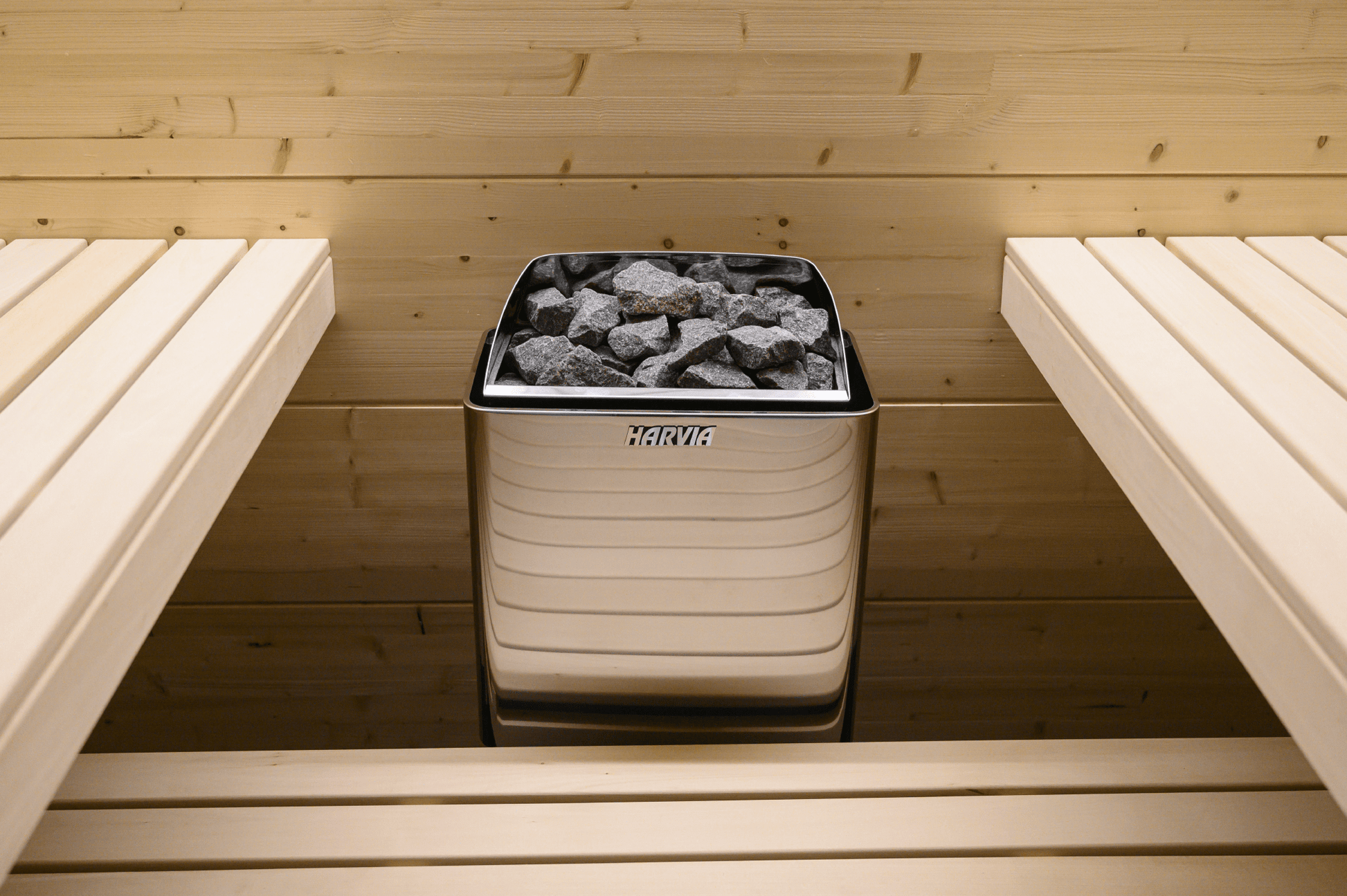 Aquecedor Elétrico Harvia KIP com pedras em sauna.