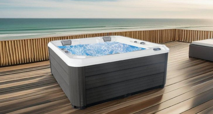 Jacuzzi extérieur Hydra 215 sur une terrasse.