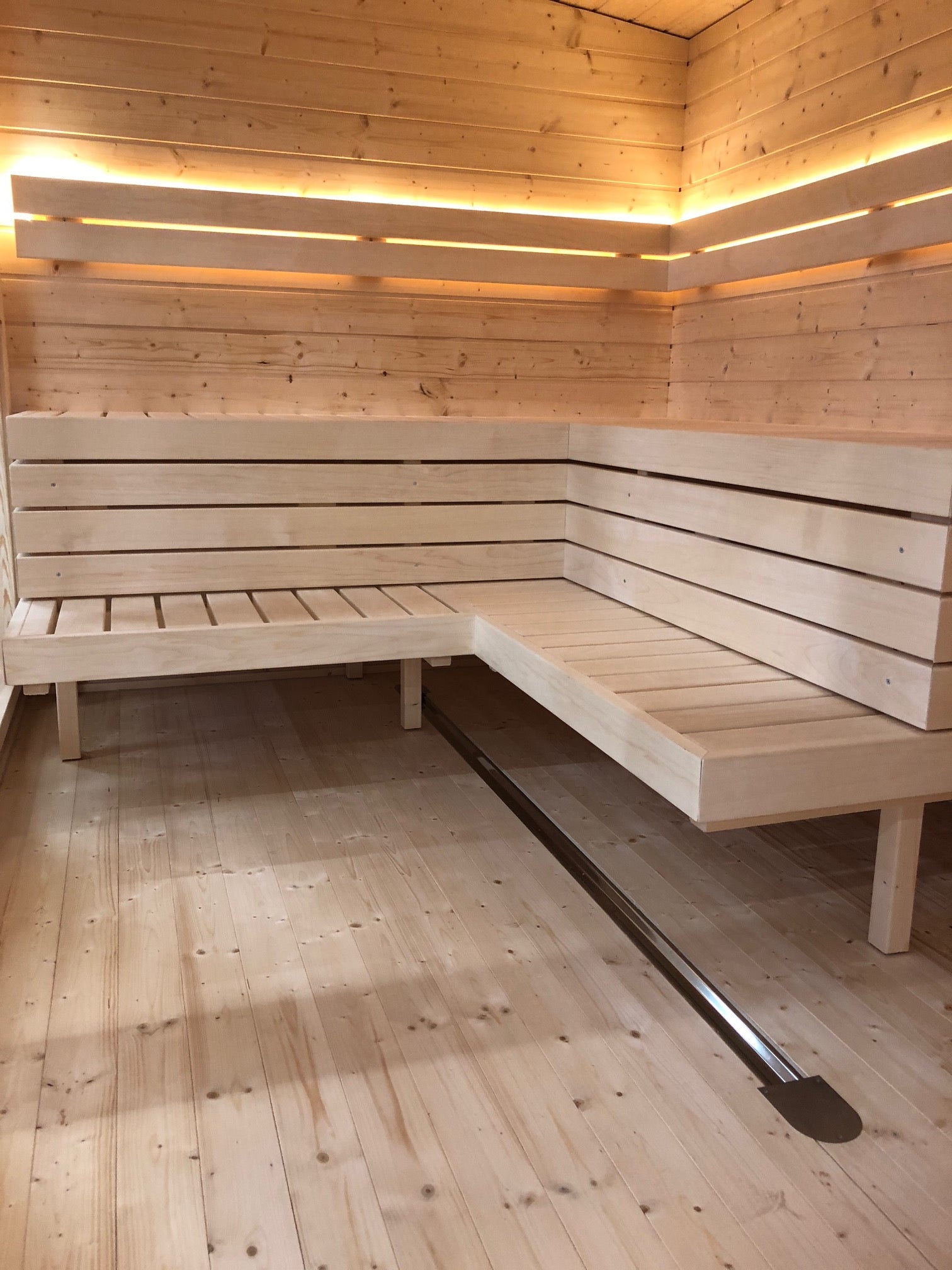 Saunamo Banc en bois dans le sauna Modulaire