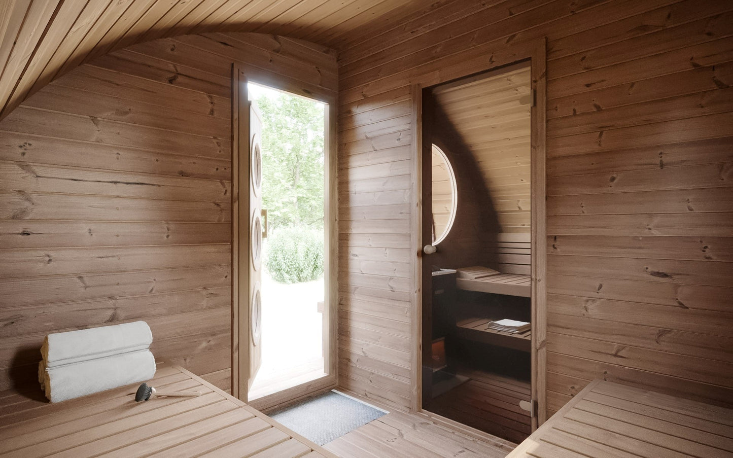 Saunamo Sauna extérieur Hobbit 300 avec porte et fenêtre ouvertes.