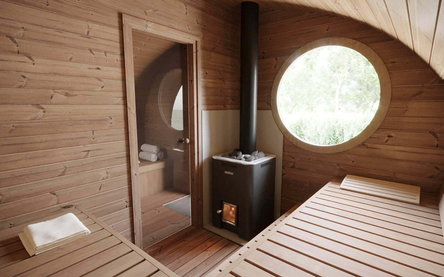 Saunamo Sauna extérieur Hobbit 300 avec fenêtre ronde et compartiment pour le bois de chauffage.