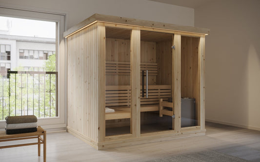 Grand sauna intérieur avec portes en verre trempé.