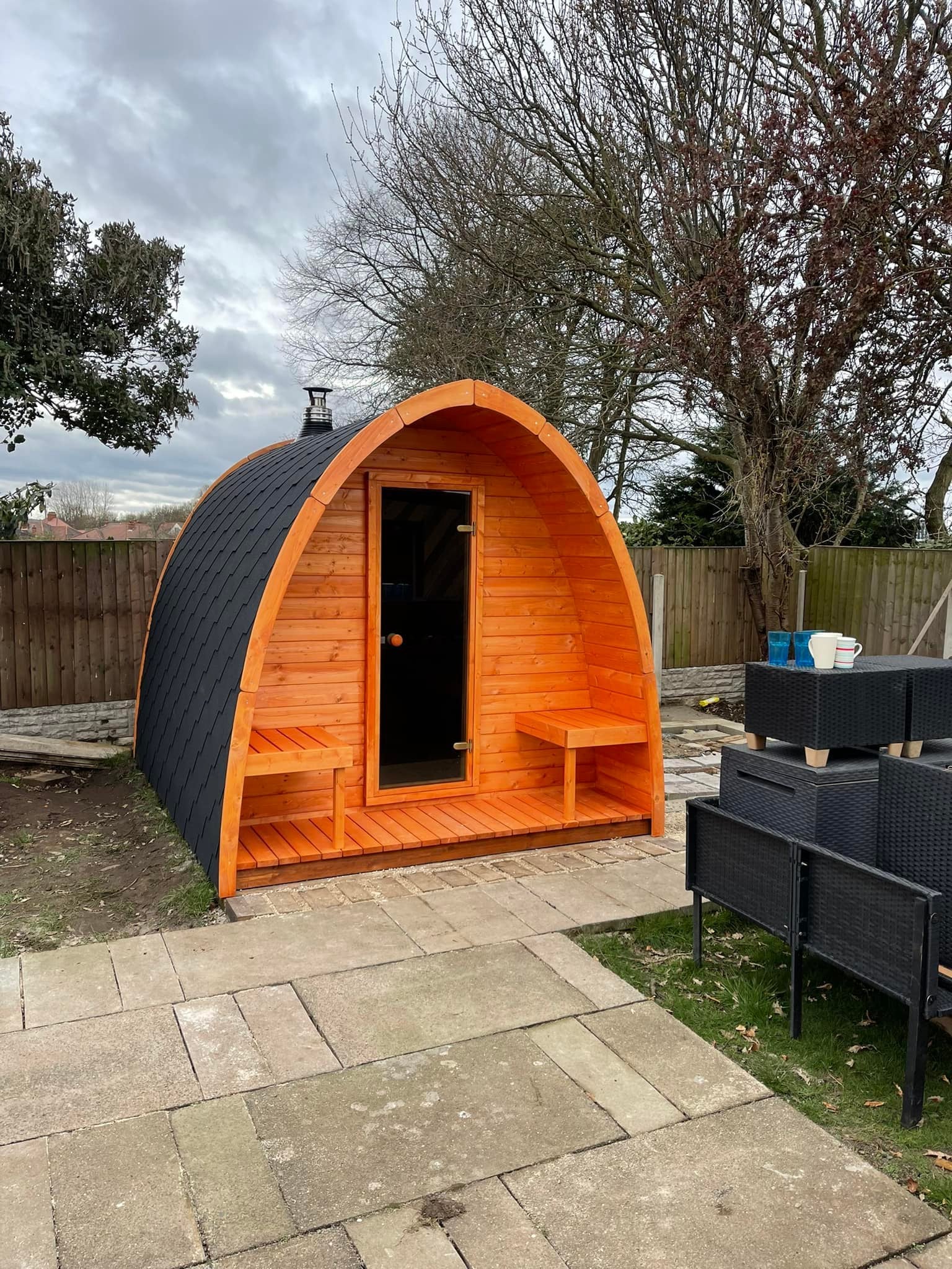 Saunamo Structure en bois Pod dans une arrière-cour.